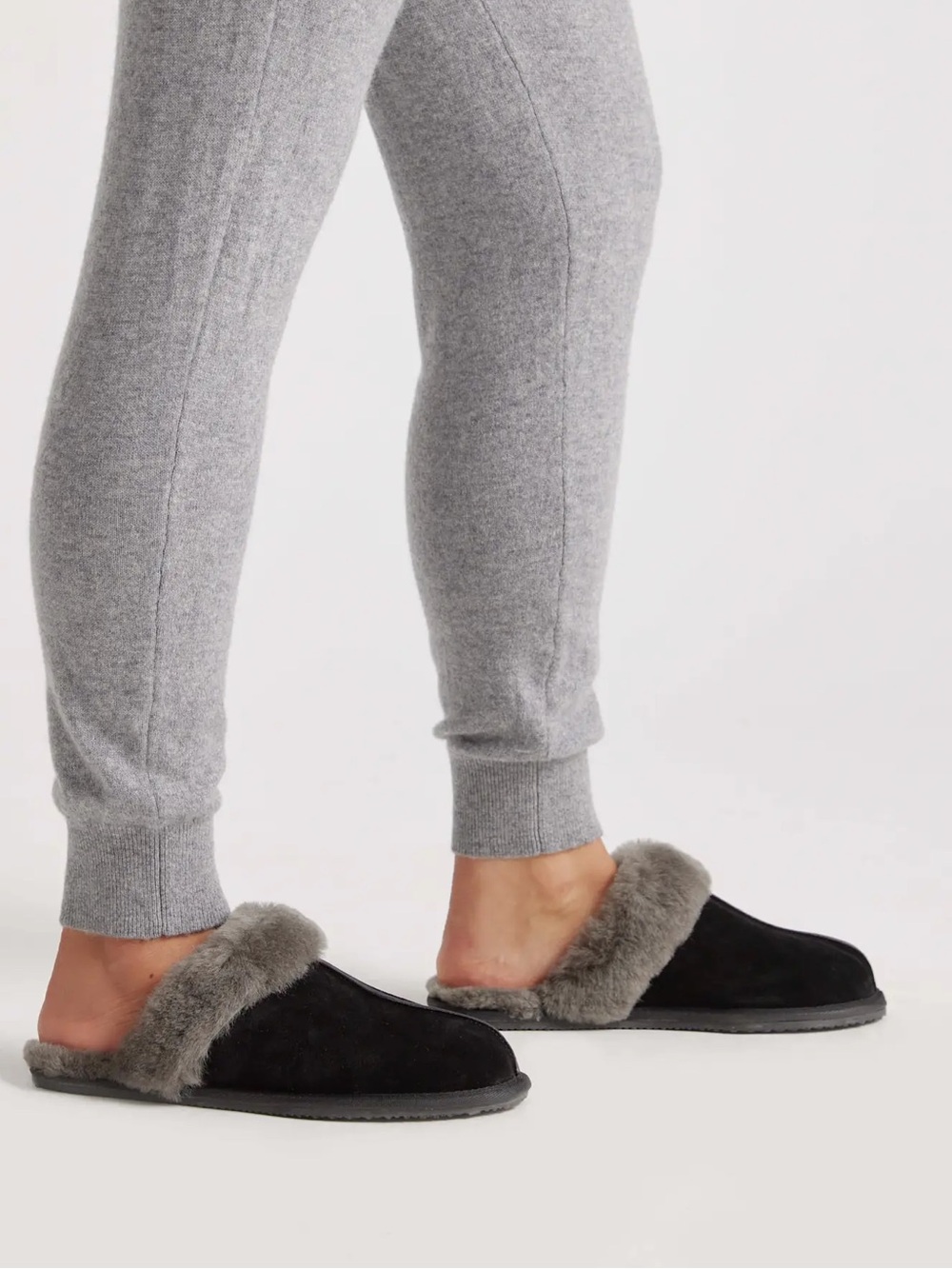 Quince Australian Shearling‎ Scuff Slipper 
Cozy Slip-On Size 6 Leather House